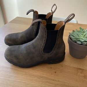 Blundstone women’s original high top boots in rustic brown #1351.